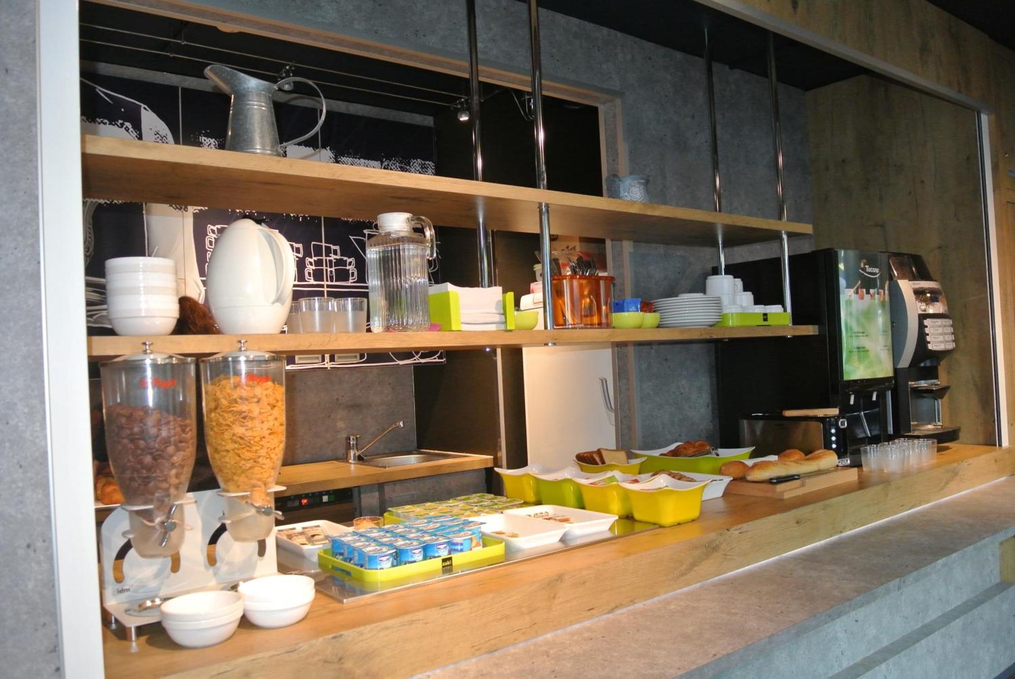 Ibis Budget Chambery Sud Challes Les Eaux Екстер'єр фото