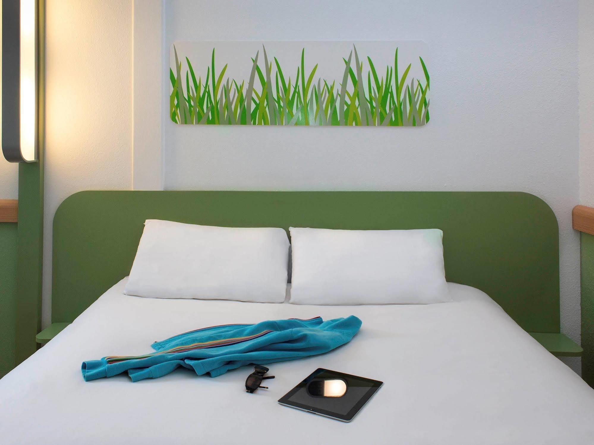 Ibis Budget Chambery Sud Challes Les Eaux Екстер'єр фото