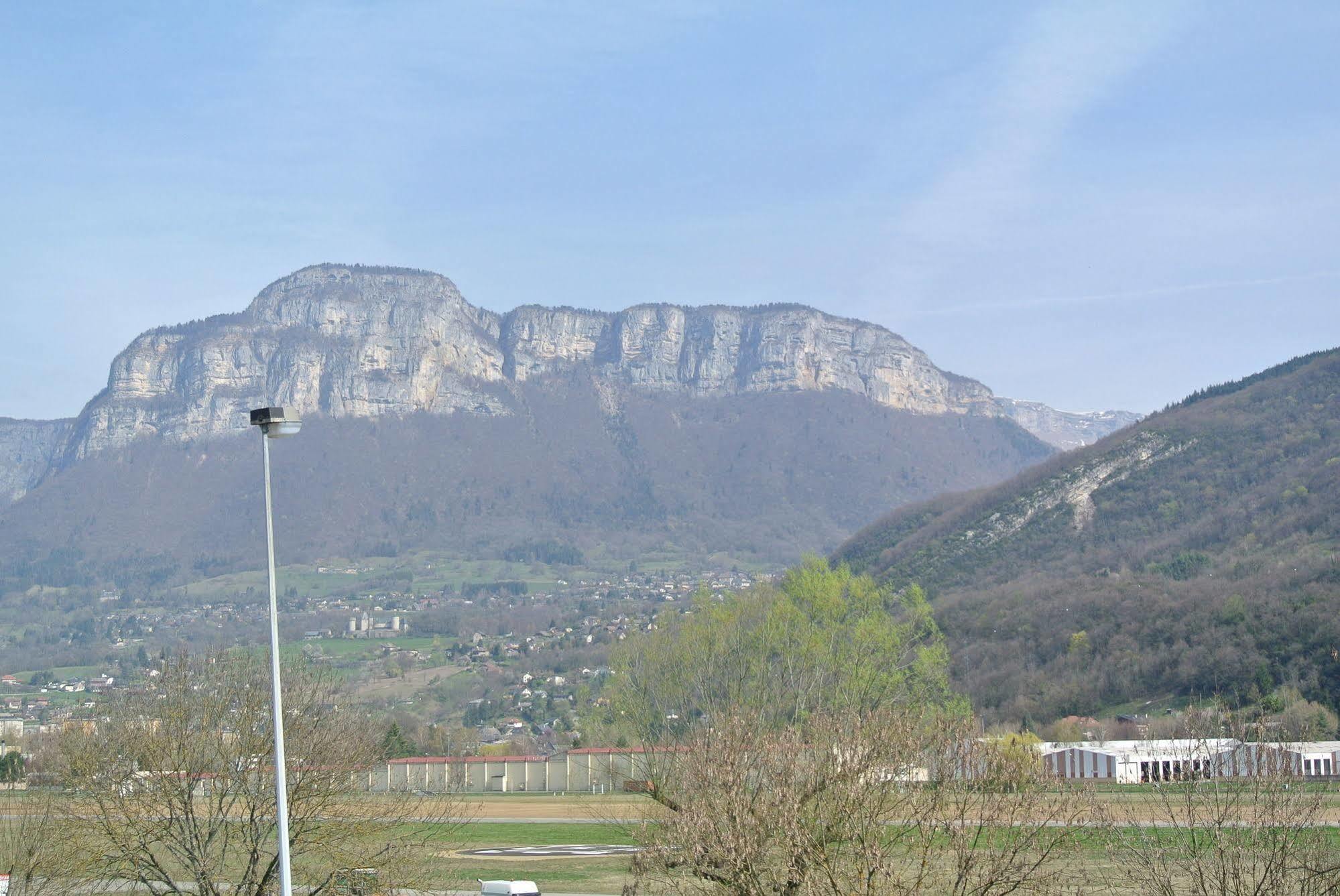 Ibis Budget Chambery Sud Challes Les Eaux Екстер'єр фото
