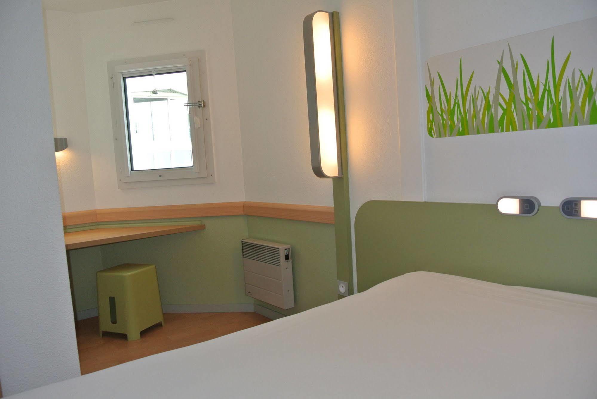 Ibis Budget Chambery Sud Challes Les Eaux Екстер'єр фото