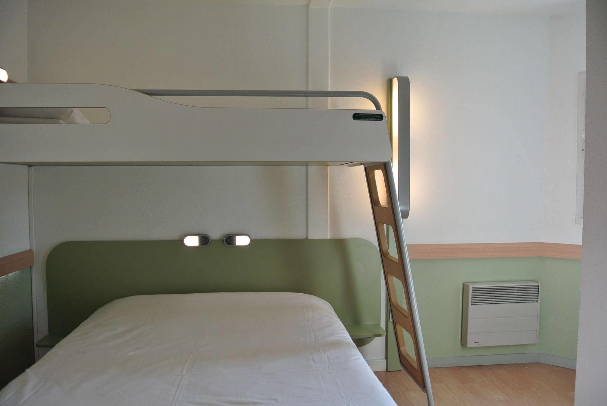 Ibis Budget Chambery Sud Challes Les Eaux Екстер'єр фото
