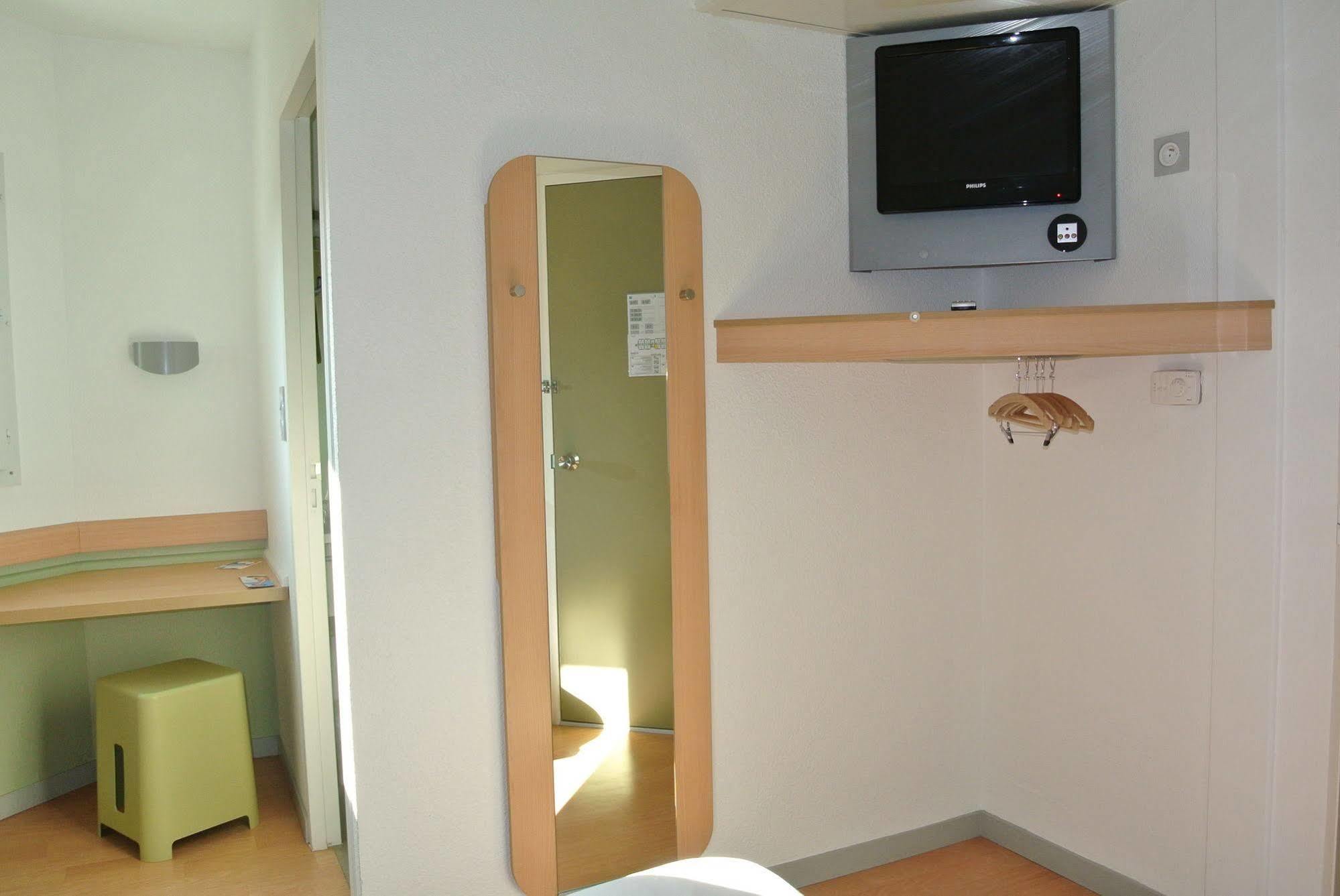 Ibis Budget Chambery Sud Challes Les Eaux Екстер'єр фото